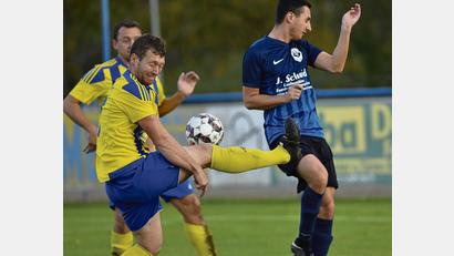 Archivbild: A. Schwarzmeier
Ein gewohntes Bild: Uli Herrmann (links) kehrt zur TSG Mantel-Weiherhammer zurück.