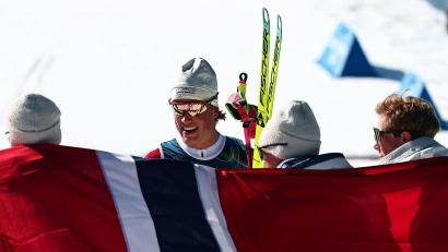 Bild: Daniel Karmann/dpa
Johannes Hoesflot Klaebo und seine norwegischen Kollegen feiern bei Olympia regelmäßig Medaillen. (Archivbild)