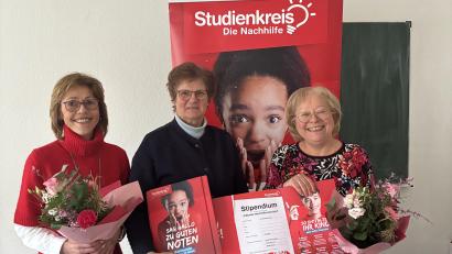 Bild: Studienkreis/Hofeldt
Von links: Annemarie Kremser (Leitung Studienkreis Amberg), Sabine Burmeister-Kiener (Diplompädagogin zuständig für die Förderung von Kindern Sozialdienst katholischer Frauen e. V. Amberg) und Marianne Gutwein (Vorsitzende Sozialdienst katholischer Frauen e. V. Amberg).