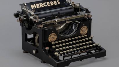 Bild: --/Haus der Bayerischen Geschichte/dpa
Über dieses Exponat freut sich das Museum der Bayerischen Geschichte in Regensburg besonders: die Schreibmaschine des Revolutionsführers und ersten Bayerischen Ministerpräsidenten Kurt Eisner (1867–1919).