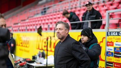 Bild: Sascha Janne
Jahn-Coach Michael Wimmer und seine Regensburger erwarten den starken SV Wehen.