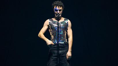 Bild: Hans Leitner/ORF/dpa
Der 19-jährige Sänger Cosmó vertritt Österreich beim 70. ESC in Wien