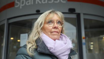 Bild: ---/dpa
Astrid Kaiser hatte ein Schließfach in der Gelsenkirchener Sparkasse. Jetzt fühlt sie sich doppelt betroffen.