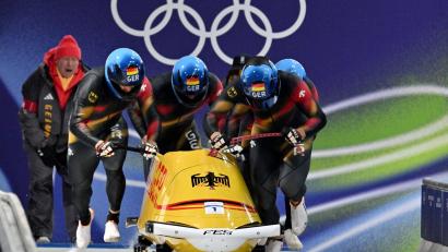 Bild: Robert Michael/dpa
Johannes Lochner (Pilot), Thorsten Margis, Jörn Wenzel und Georg Fleischhauer legten im ersten Lauf Start- und Bahnrekord hin.