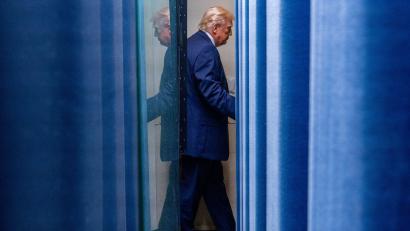 Bild: Alex Brandon/AP/dpa
Zurzeit durchaus andere Termine: Donald Trump wird aller Voraussicht nach nicht das olympische Eishockey-Finale in Mailand besuchen.