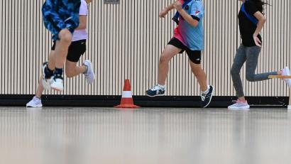 Bild: Bernd Weißbrod/dpa
Ein KI-Tool könnte vielleicht bald die Benotung im Sportunterricht verändern. (Symbolbild)