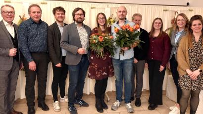 Bild: Kunz
Das Siegerbrautpaar Christina Frischmann und Roland Fichtl, eingerahmt von den Vertretern der mitwirkenden Fachgeschäfte.