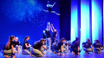 Bild: Kunz
"Rythm is a Dancer". Der Turnerbund Weiden eröffnet mit einer luftigen Nummer.