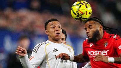 Bild: Miguel Oses/AP/dpa
Lange Gesichter gab's bei Kylian Mbappé (l) und Real Madrid.