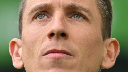 Bild: Swen Pförtner/dpa
Blickt mit seiner Mannschaft in eine düstere Zukunft: VfL Wolfsburgs Cheftrainer Daniel Bauer.