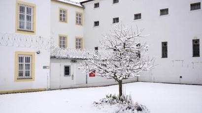 Bild: Sven Hoppe/dpa
Der Freistaat will das ehemalige Gefängnis in Neuburg ann der Donau verkaufen.