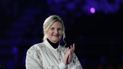 Bild: Natacha Pisarenko/AP/dpa
IOC-Präsidentin Kirsty Coventry lobt den italienischen Gastgeber.