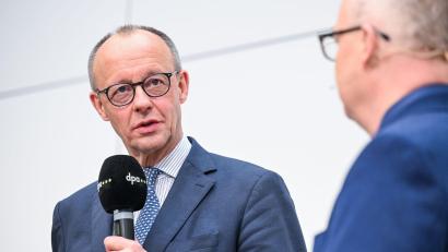 Bild: Annette Riedl/dpa
Der Ausgang der Landtagswahlen im Herbst? Derzeit sei ihm anderes wichtiger, sagt Merz.