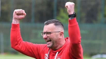 Archivbild: A. Schwarzmeier
Krzysztof Pianka bleibt auch in der kommenden Saison Trainer beim FC Luhe-Markt.