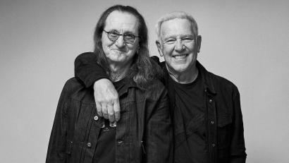 Bild: Richard Sibbald/Dreamhaus/dpa
Kanadas Kultband: Geddy Lee (l) und Alex Lifeson gehen nach über zehn Jahren wieder als Rush auf Tournee.