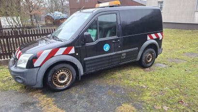 Bild: Andreas Brucker
Auf den ersten Blick sieht der Transporter von Andreas Brucker noch ganz passabel aus. Allerdings sind die tragenden Teile unten am Fahrzeug dermaßen durchgerostet, dass sich eine Reparatur nicht mehr lohnt. Der Tierschützer benötigt daher dringend einen Ersatz.