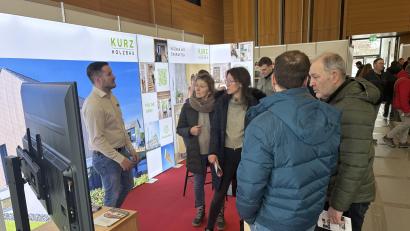 Bild: sns
Die Aussteller rund um den Bau stellten sich den Fragen der Besucher.