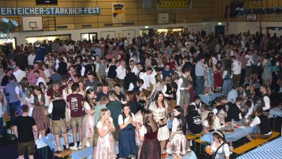 Archivbild: jr
Wieder aus allen Nähten platzen sollte am Samstag, 28. Februar, die Mitterteicher Mehrzweckhalle, wenn der Burschenverein zu seinem 45. Starkbierfest einlädt.
