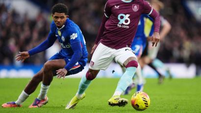 Bild: Ben Whitley/PA Wire/dpa
Chelseas Wesley Fofana (l) veröffentlichte nach dem Spiel rassistische Nachrichten gegen ihn.