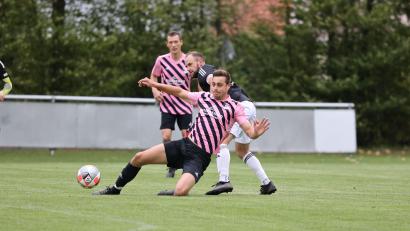 Archivbild: Dieter Jäschke
Manuel Funk (schwarzes Trikot) wird im Sommer neuer Trainer beim VfB Rothenstadt.