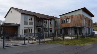 Bild: bnr
Auf der Suche nach Einsparmöglichkeiten wird auch das Landkinderhaus Trausnitz nicht ausgenommen. Das jährliche Defizit in den Betriebskosten übersteigt die finanziellen Möglichkeiten der Gemeinde.