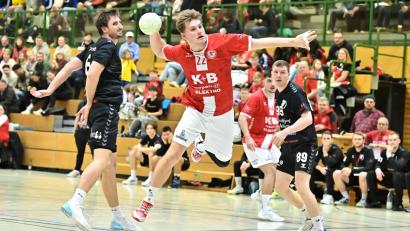 Bild: Hubert Ziegler
Szenen aus der Bezirksliga-Partie des HC Sulzbach gegen den TSV Neutraubling. Die Sulzbacher gewannen man Ende mit 38:33.