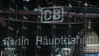 Archivbild: Carsten Koall/dpa
Bei der Deutschen Bahn beginnt in dieser Woche die entscheidende Tarifrunde mit der Lokführergewerkschaft GDL.