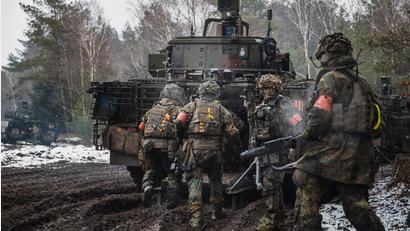 Archivbild: Maximilian Schulz/Bundeswehr
Oberviechtacher Panzergrenadiere (hier bei einer Gefechtsübung am Truppenübungsplatz Bergen) verlegen 2027 zur Abschreckung Russlands nach Litauen an die Nato-Ostflanke. Die Soldaten haben den modernen Schützenpanzer Puma. Was ihnen derzeit aber noch fehlt, ist eine effektive Drohnenabwehr.