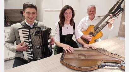 Bild: Martha Pruy/exb
Das Ossinger Trio 2.0 mit Ben Luber, Marina Rischan und Peter Schertl.