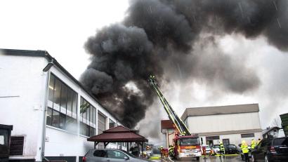 Bild: Josef Reisner/dpa
Die Feuerwehr brachte den Brand unter Kontrolle.