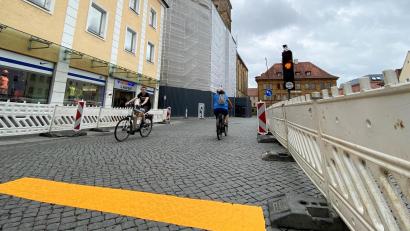 Symbolbild: Petra Hartl
Der Verkehr muss wieder über den Marktplatz in Amberg fließen.