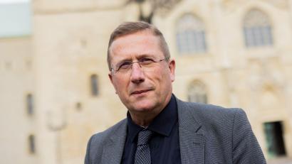 Bild: Rolf Vennenbernd/dpa
Der bekannte Kirchenrechtler Thomas Schüller sieht den neuen Vorsitzenden der Bischofskonferenz, Heiner Wilmer, als Vermittler. (Archivbild)