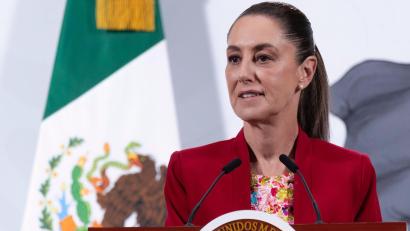 Bild: Presidencia de México/dpa
Präsidentin Sheinbaum garantiert die Sicherheit der Fußballfans bei der WM. (Archivbild)