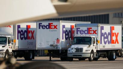 Bild: Soeren Stache/dpa
Das Logistikunternehmen Fedex fordert eine Rückzahlung von Zöllen, die als unrechtmäßig eingestuft wurden. (Archivbild)