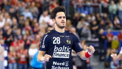 Bild: Michael Hundt/dpa
Flensburgs Patrick Volz jubelt nach einem seiner Treffer.