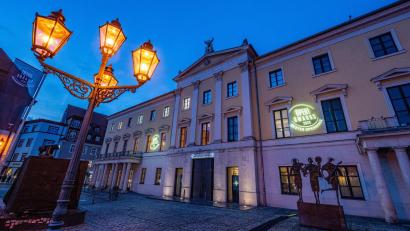 Bild: Armin Weigel/dpa
Der „Oper! Award“ für das beste Opernhaus geht an das Theater Regensburg.