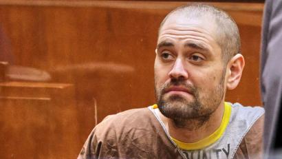 Bild: Chris Torres/Pool EPA/AP/dpa
Nick Reiner bei seiner Anklageverlesung: Er plädierte auf „nicht schuldig“.