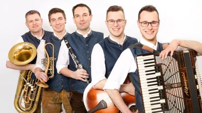 Bild: Studio1Fotografie
Power Hoch 5 – das sind die fünf Musiker (von links): Christian Koch, Moritz Ponader, Stefan Neger, Stefan Schmidt und Simon Schmidt