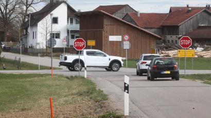 Bild: Hirsch
Die Kreuzung der Kreisstraße SAD 3 mit dem Kapellenweg bei Irrenlohe ist zu einem Unfallschwerpunkt geworden. Der Landkreis investiert in diesem Jahr 350.000 Euro in den Umbau.