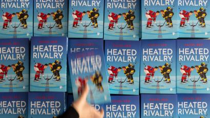 Bild: Michael Reichel/dpa
Die Serie basiert auf den Büchern von Rachel Reid. (Symbolbild)