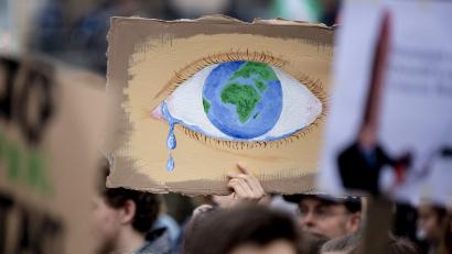 Symbolbild: Christoph Soeder/dpa 
Am Samstag, 28. Februar, rufen 13 Organisationen in Amberg zu einer Klimademo auf.