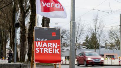 Bild: Stefan Puchner/dpa
Am Freitag und Samstag will Verdi den Nahverkehr in mehr als einem Dutzend bayerischen Städten bestreiken. (Archivbild)