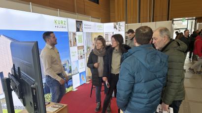 Bild: sns
Die Aussteller rund um den Bau stellten sich den Fragen der Besucher.