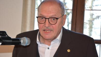 Bild: jr
Kreis-Behindertenbeauftragter Reinhard Schön hört zum 31. Mai auf und gibt im Landratsamt seinen letzten Jahresbericht. Zwölf Jahre lang übte er dieses Ehrenamt aus aus.