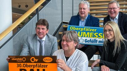 Bild: Stephan Huber
Veranstalter und Vertreter aus Stadt und Landkreis begleiten die Jubiläumsveranstaltung. Von Links: Thomas Resch, Harald Graf, Richard Reisinger, Michael Cerny und Erika Sauerwein.