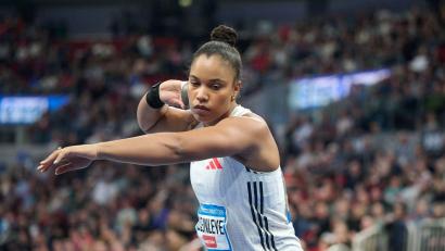 Bild: Bernd Thissen/dpa
Yemisi Ogunleye geht als Favoritin in die deutschen Hallen-Meisterschaften in Dortmund. (Archivbild)