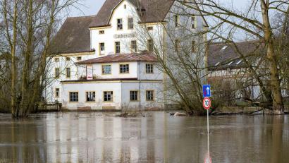 Bild: Pia Bayer/dpa
Nach den Hochwasserwarnungen zum Wochenanfang entspannt sich die Lage nun. (Archivbild)
