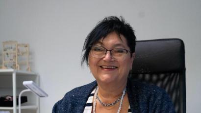 Bild: Franziska Farr
Kerstin Rau, besser bekannt als „Schmuckmuddi“, zieht nach dem großen Erfolg im vergangenen Jahr wieder in die Pop-Up-Fläche in der Bahnhofstraße 9 ein.