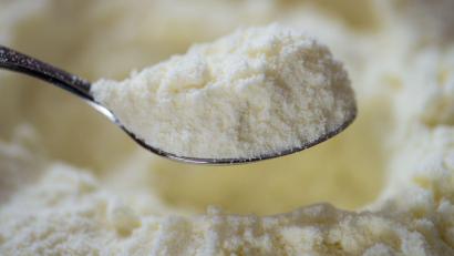Bild: Armin Weigel/dpa
Der Giftstoff Cereulid wurde bei Kontrollen in Milchpulver entdeckt. (Symbolbild)