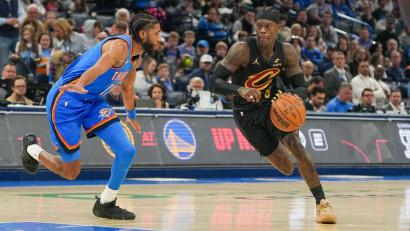 Bild: Kyle Phillips/AP/dpa
Dennis Schröder (r.) überzeugte vor allem als Assistgeber.